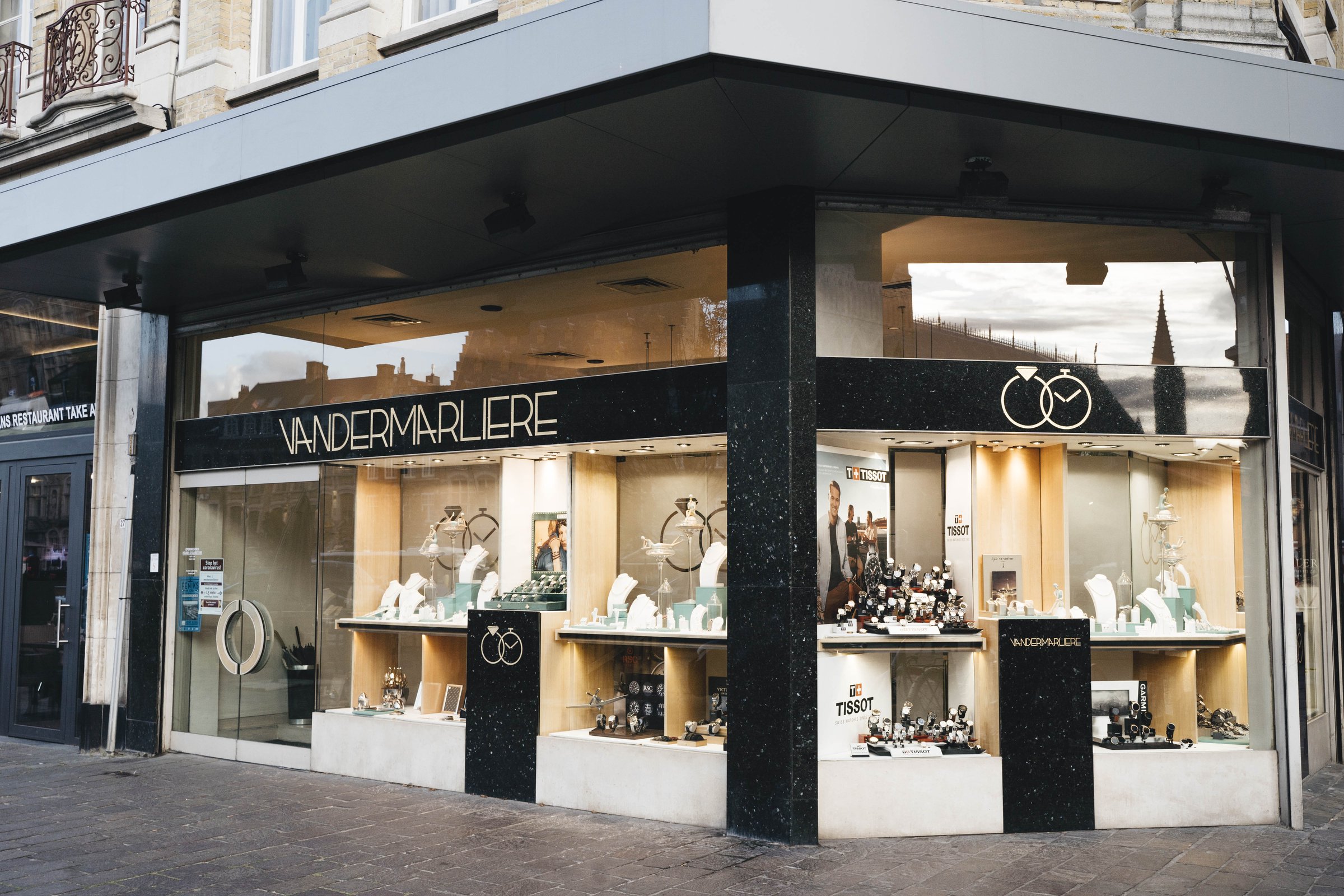 De winkelgevel van Juwelier Vandermarliere op de Grote Markt